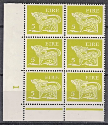 IRELAND:1974 SC#298A block of 6 MNH Dog from Ancient Brooch, County Kilke AP2082 - Image 1 of 2