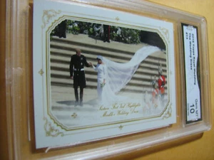 MEGHAN MARKLE THE WEDDING DRESS 2018 TOPPS ROYAL WEDDING# 13 GRADED 10 - Picture 1 of 2