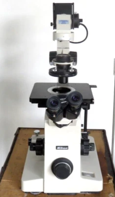 Microscopio de Investigación Diaphot NIKON con 4 Objetivos, PARA REPUESTOS/REPARACIÓN Foto 1 de 4