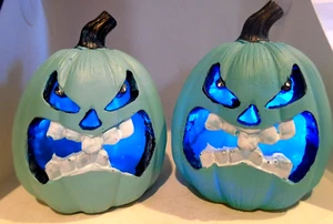 X 2 HALLOWEEN LIGHT-UP PUMPKIN JACK O LANTERN HALLOWEEN DECOR Turquoise Blue 5" - Picture 1 of 1