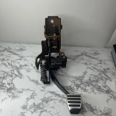 Nissan G37 & 370Z clutch pedal assembly - Image 1 of 4