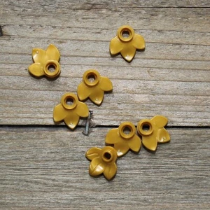 LEGO 32607 Warm Gold Plant Plate 1x1 with 3 Layered Leaves Qty 7 - Picture 1 of 2