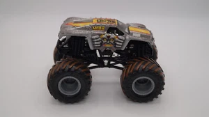 Spin Master Monster Jam 1/64 Scale MaxD Gray Rims Mud Tires - Picture 1 of 4