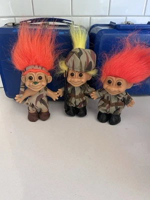 Muñeca Troll Russ Vintage Soldado Desierto Camuflaje Lote de 3 Trolls Cabello Amarillo y Naranja Foto 1 de 4