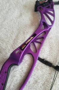 Hoyt PREVAIL 40 RH 60# Bow - Picture 1 of 22