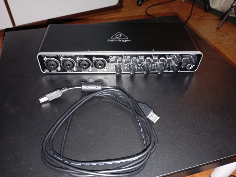 Behringer UMC404HD Interfaccia Audio con Preamplificatori Midas Mic 192KHz -... - Immagine 1 di 4