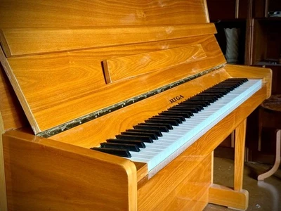 Klavier Piano 3 Pedale Vintage Sowjet Ära Seltenes Modell RIGA - Bild 1 von 4