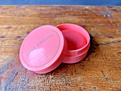 Ancien fard pastel bourgeois rose corail poudre de beauté, antique french makeup - Photo 1/2