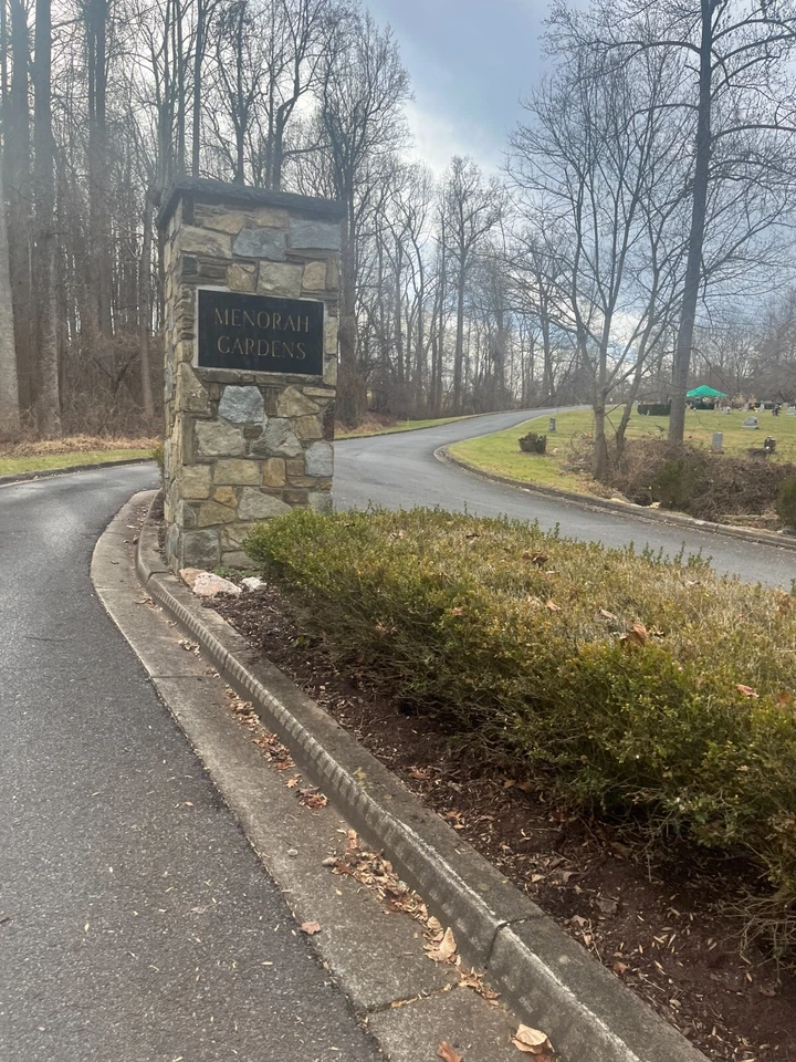  Una parcela de cementerio de cripta de césped de doble profundidad a la venta en el cementerio Parklawn Foto 1 de 1