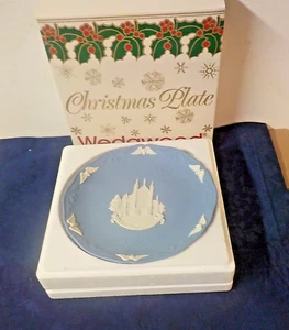 Wedgwood 1989 Blue & White Jasperware Christmas Plate - Picture 1 of 4