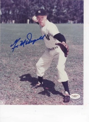 Фотография Гила Макдугалда из New York Yankees 1951-1960 подписанная 8x10 сертификат подлинности JSA 26619 - Изображение 1 из 2