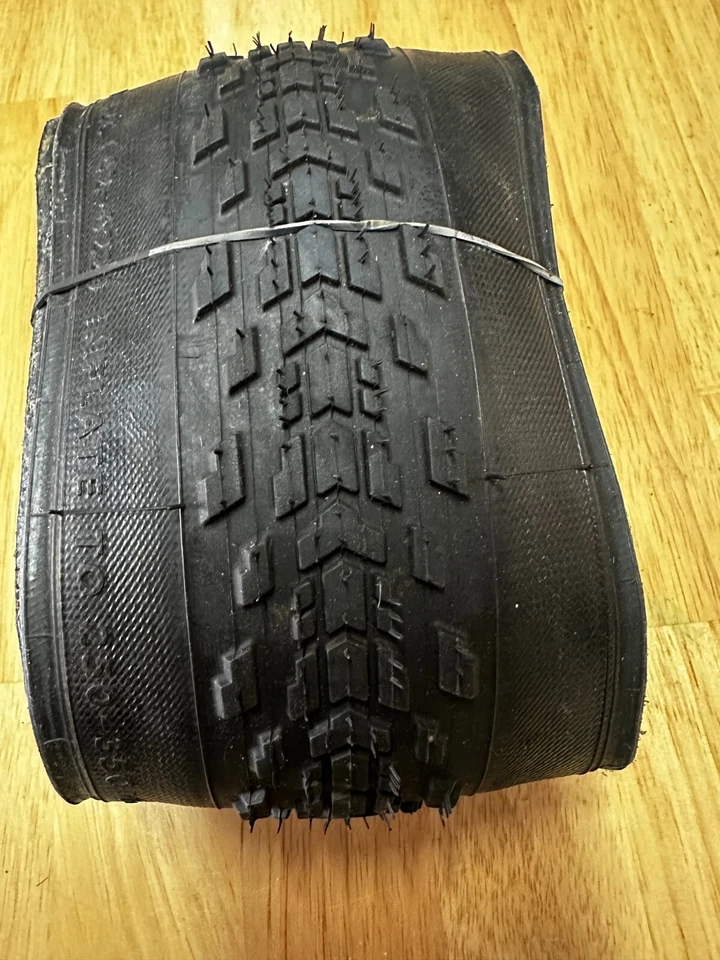 Neumático IRC Boken Doble Cruz Neumático - 700 x 42c, Tubeless, Plegable, Negro Foto 1 de 1