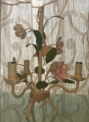 Charming 1940s French Chandelier – A Captivating Floral Masterpiece - Imagem 1 de 3