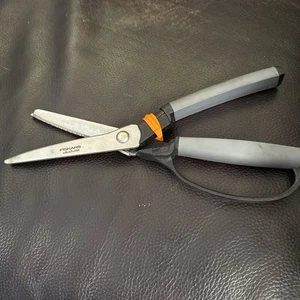 FISKERS SOFT TOUCH QUILTERS CRAFTERS LOCKING SCISSORS MADE IN USA - Picture 1 of 15