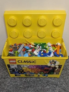 Lego UNSEARCHED 7 Lb Lot - Storage Locker Find w/ Minifigures - Picture 1 of 3