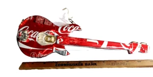 Rara chitarra fatta a mano con lattine Coca-Cola. - Foto 1 di 5