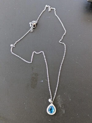 Collar lágrima Nikola Valenti chapado en oro blanco joya azul austriaco 18 pulgadas Foto 1 de 4