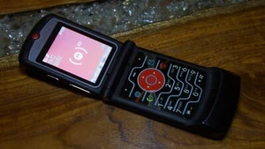 Ultra Rare Collectors Motorola RAZR V3i Black "RED" Flip Phone 2G - Picture 1 of 10