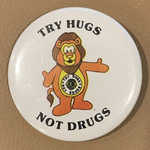 Vintage Lions Clube International Try Hugs Not Drugs Pinback Button Anti-Drug - Picture 1 of 2