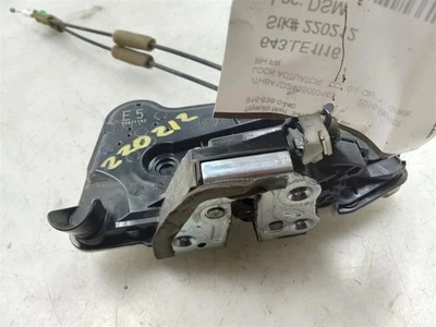 Lexus IS200T 2016 actuador de bloqueo de puerta delantera lado del pasajero  Foto 1 de 4