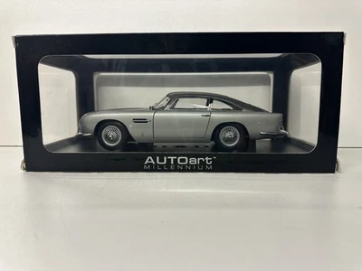 1:18 Aston Martin DB5 Autoart Classic Car 1/18 🇬🇧 Silver James Bond 007 - Image 1 of 4