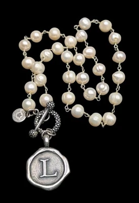 Collar Melissa Huntsman Perla de Agua Dulce Plateado Sello de Cera Inicial "L" Foto 1 de 4