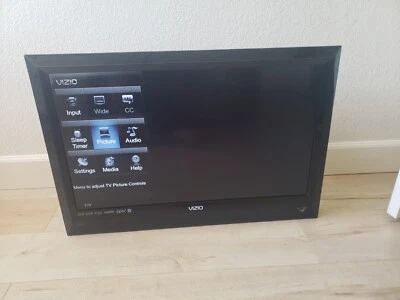 Vizio E321VL 32" 720p HD LCD Television READ - Image 1 of 4