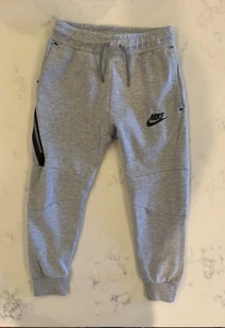 Nike Sportswear YOUTH Tech Fleece Joggers, Boys Small, Hthr Grey/Black 80481-064 - Picture 1 of 13