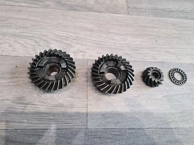 Yamaha 6G8 6G9 9.9hp F9.9 15hp 63V-45551-00 6E7-45571-00 6E7-45571-00 Gears  - Image 1 of 4