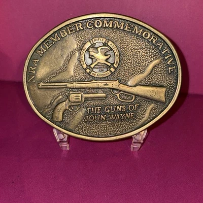 Hebilla de cinturón conmemorativa Guns of John Wayne miembro de la NRA de colección Foto 1 de 4
