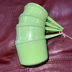 Set Of 4 Vintage Tupperware Apple Green Nesting Measuring Cups - Picture 1 of 3