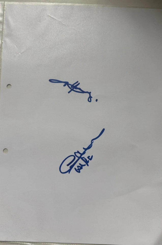 AC/DC Autogramm Angus Young und Cliff Williams - Bild 1 von 2