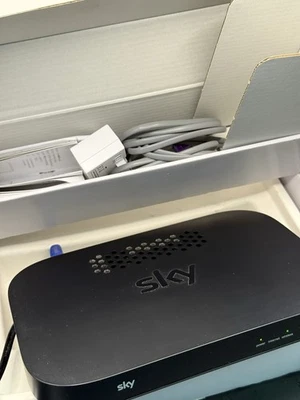 Sky ER115 Q Hub Broadband Wireless Router Black With Box  - Image 1 of 4