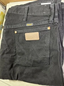 Pantalones vaqueros Wrangler para hombre 40x34 negros - Imagen 1 de 3