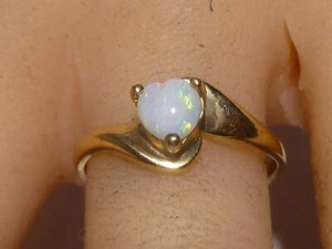 10K Yellow Gold Heart Shape Opal Ring Size 7 Weights 1.5 Grams - Picture 1 of 7