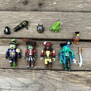 Juego de figuras de acción y accesorios Roblox Pirate Showdown - Imagen 1 de 7