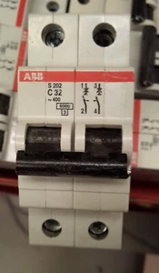 ABB - 2CDS252001R0324 - INTERRUTTORE 32A S202-C32 - Foto 1 di 2