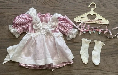Muñeca American Girl Samantha's Encaje Delantal y Rosebud Circle Conjunto de Cumpleaños Foto 1 de 4