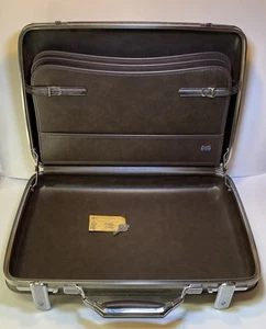 Vintage American Tourister Brown Hard Shell Escort Slim Briefcase with Key Nice! - Picture 1 of 9