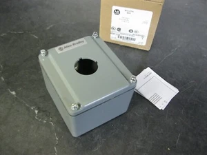 Allen Bradley 800T-1Z Druckknopfgehäuse Druckguss Oberflächenhalterung, 30 mm Loch - Bild 1 von 4