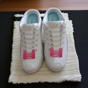 Skechers Women's White D'Lites Slip-On Mules Size 9W - Picture 1 of 6