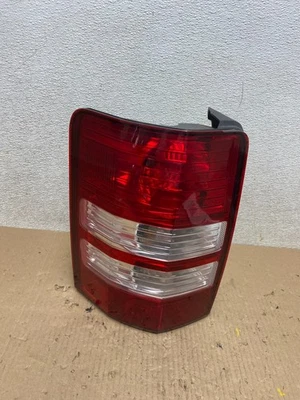 Luz trasera izquierda lado conductor Jeep Liberty 2008 a 2012 OEM R8286 DW Foto 1 de 4