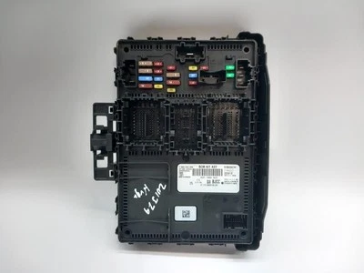 2758213 Caja Reles/Fusibles para FORD KUGA HYBRID ST-LINE 2024 1098400 - Imagen 1 de 4