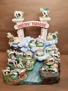 Flotador de agua Unicorn Paradise hecho a mano con 24 unicornios en miniatura porcelana - Imagen 1 de 12