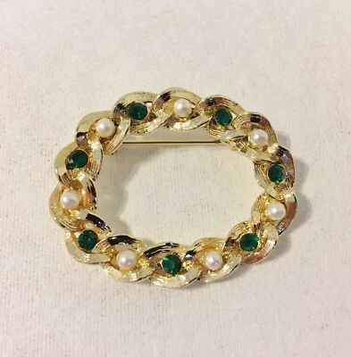 Broche de colección Gerry's piedras verdes perlas de imitación blancas corona de metal tono dorado Foto 1 de 4