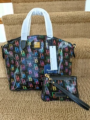 Juego de cartera y muñeca Dooney & Bourke negro🌈 Signature con logotipo de DB abovedado Foto 1 de 4