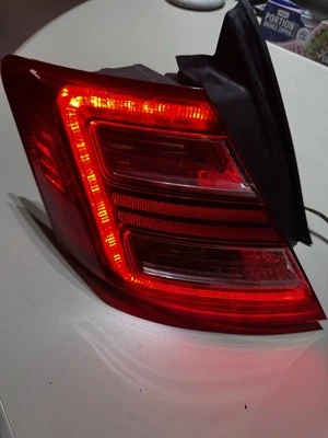 Ford Taurus 2015 luz trasera conductor lado izquierdo exterior LED OEM Foto 1 de 4