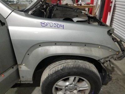 03 2003 LEXUS GX470 FRONT FENDER SILVER RIGHT PASSENGER WITHOUT FLARE Foto 1 de 4