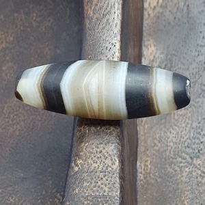 Natural Eye Himalayan Tibetan Natural Stripes Pattern Agate Bead Amulet - Picture 1 of 21