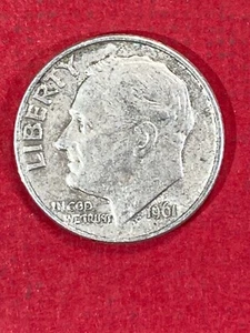 1961 D United States 10 Cent Silver Coin Circulated - Picture 1 of 2